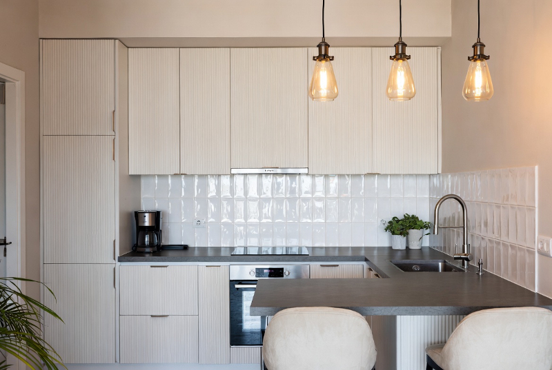 Mała kuchnia, wielkie możliwości: sprytne triki na maksymalne wykorzystanie przestrzeni